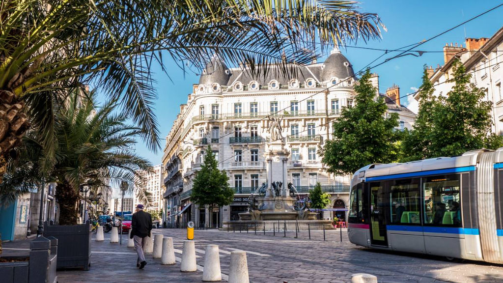 Sandwicherie 100m²top emplacement hyper centre loyer  rare... autorisation terrasse juillet 2021