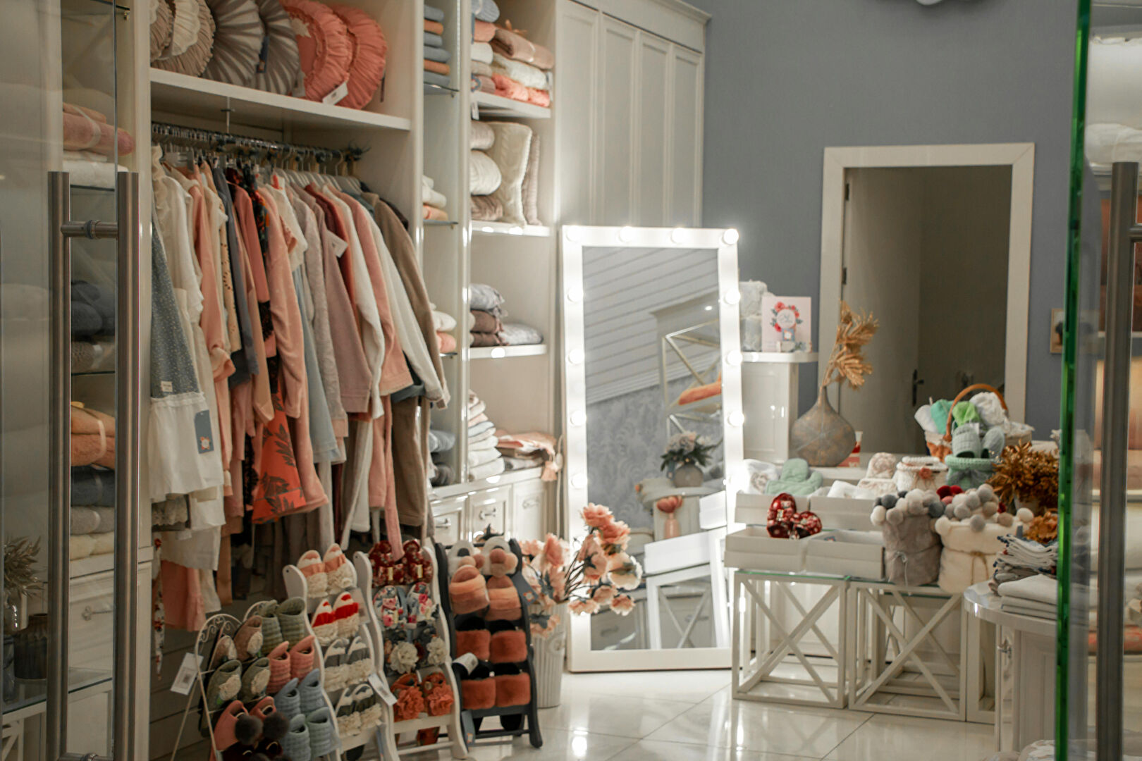 Cession de bail Lingerie,pretaporter,professionslibérales,salon de coiffureesthetique Sanary Sur Mer 2 pièce(s) 36 m2